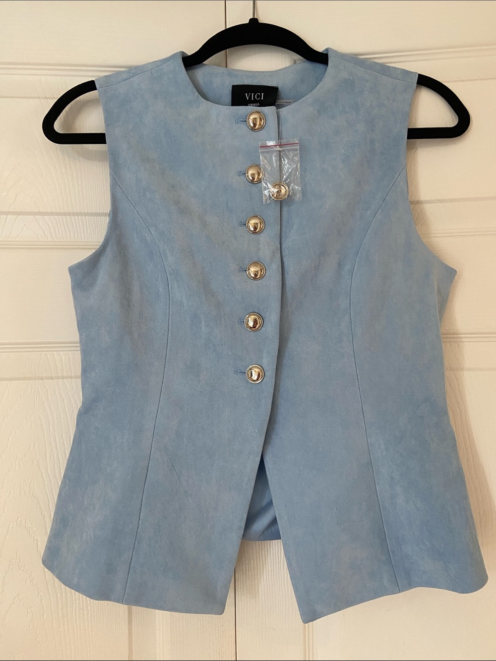Sleeveless Light Blue Button-Front Tailored Top & Shorts Set - Picture 3 of 8